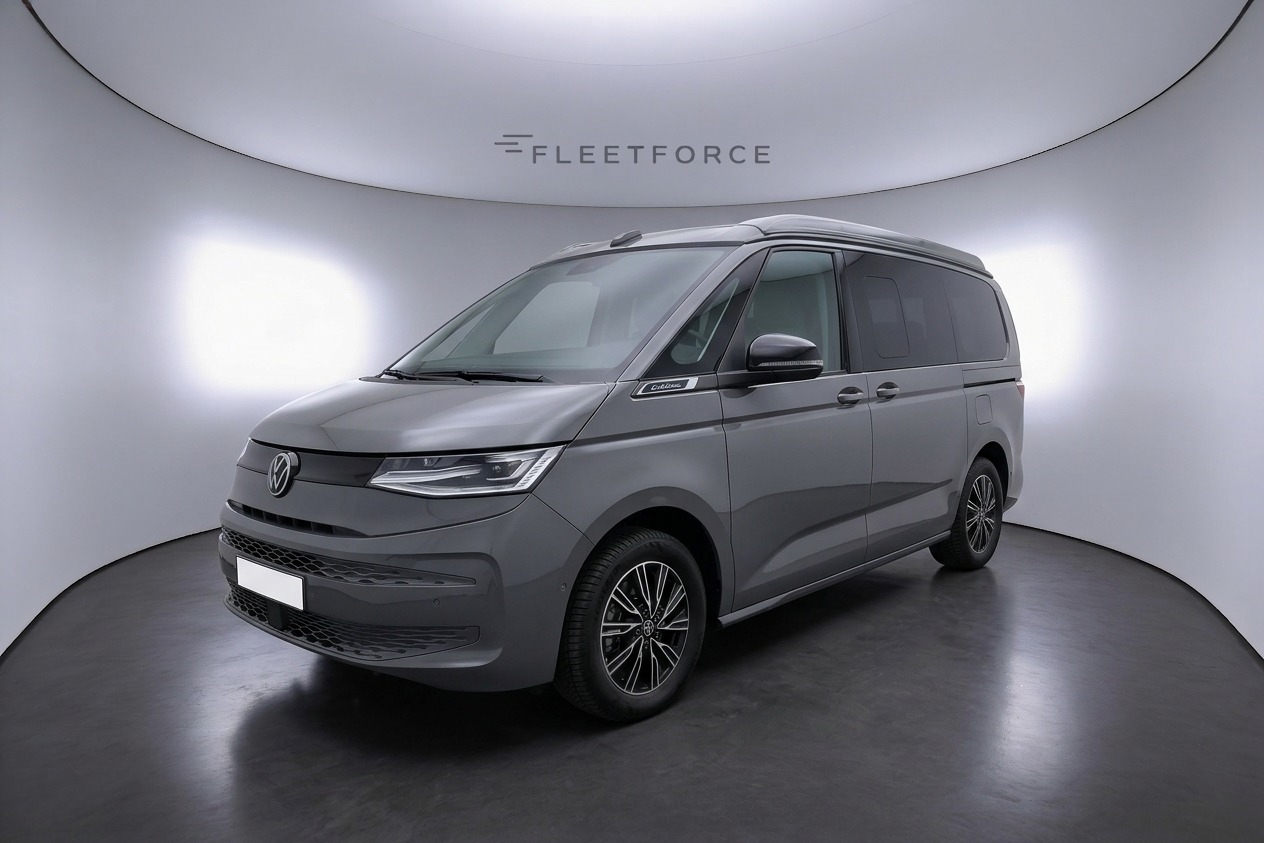 VW T7 California Beach Tour in Grau