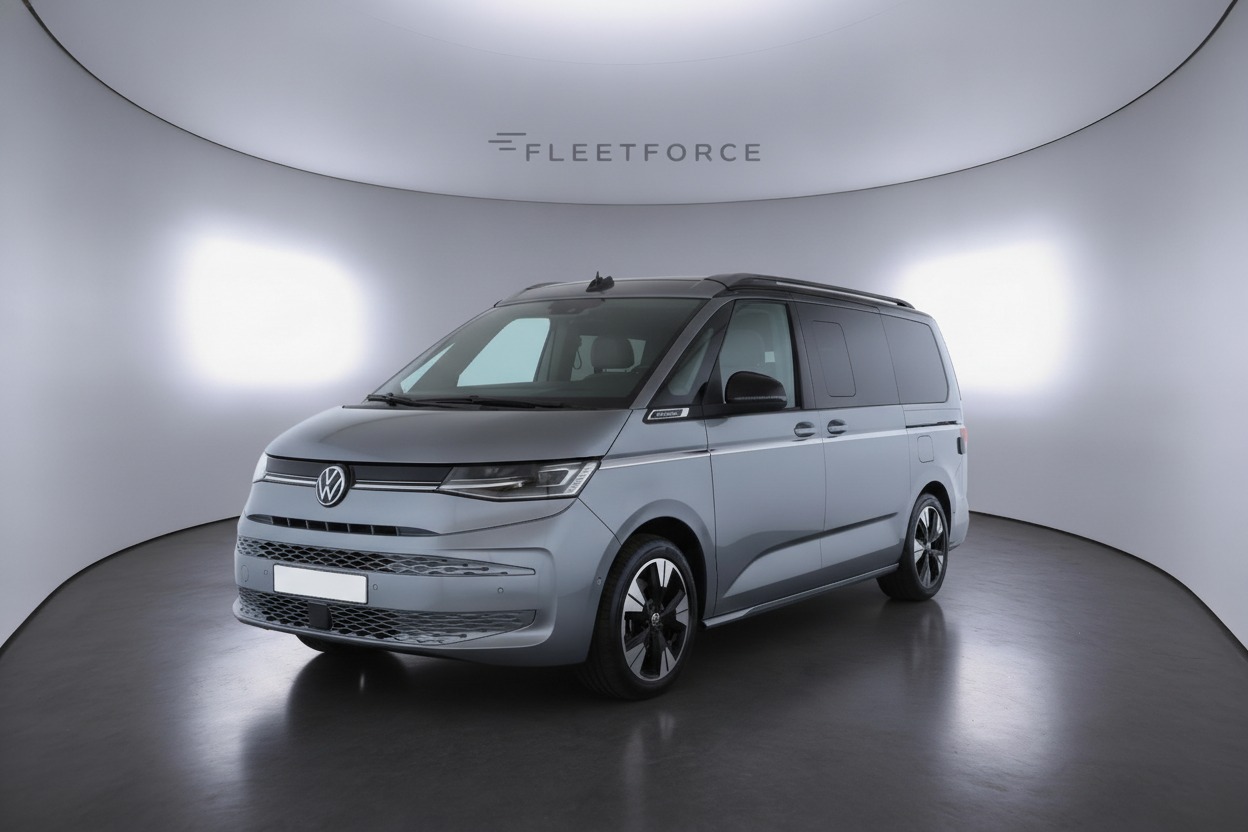 VW T7 California Beach Tour in Silber