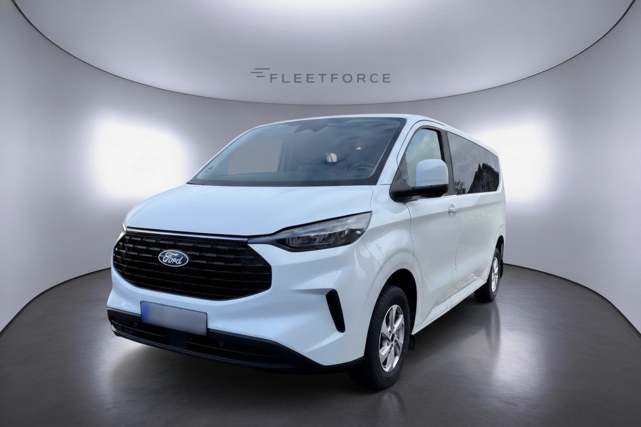 Ford Tourneo Titanium in Weiß