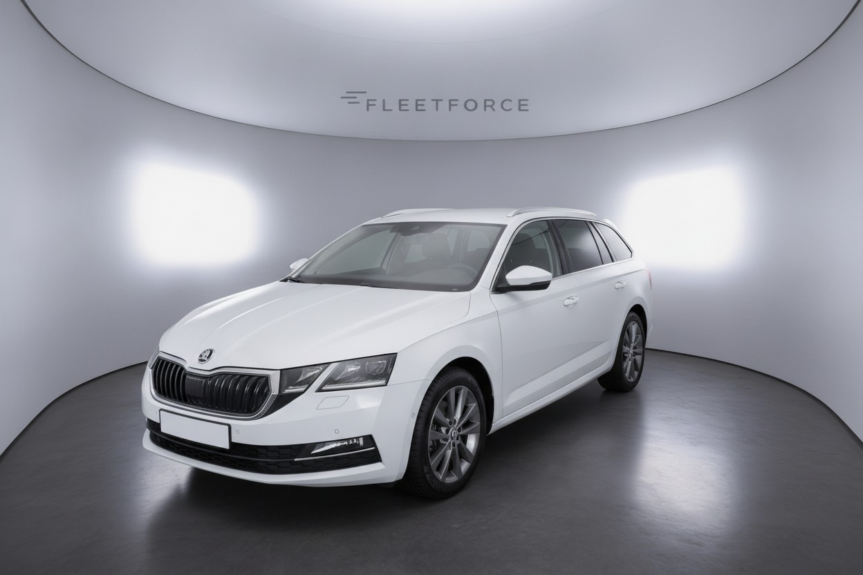 Skoda Octavia 2.0 TSI 195 kW RS in Weiß